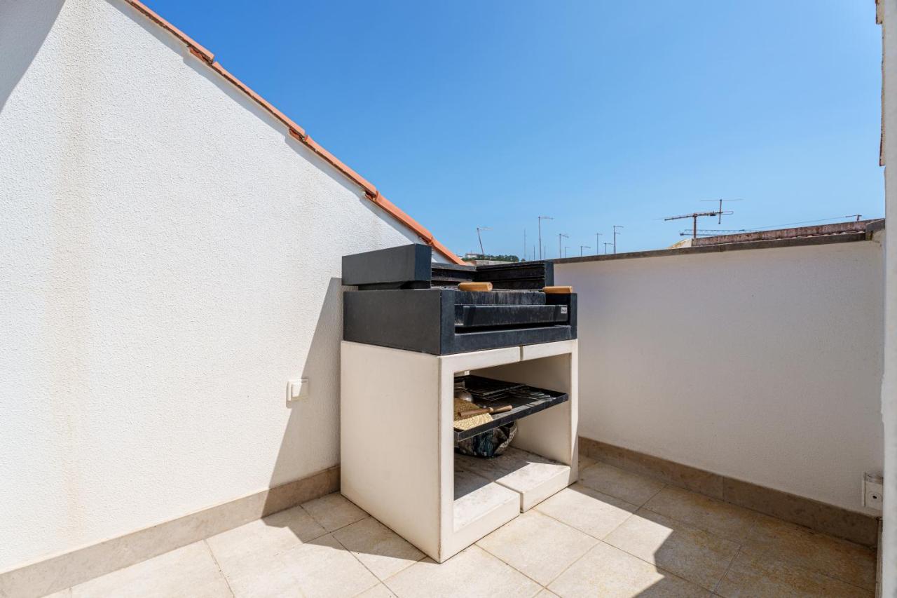 Charming Nazare Apartment-1 Minute To The Beach Екстериор снимка